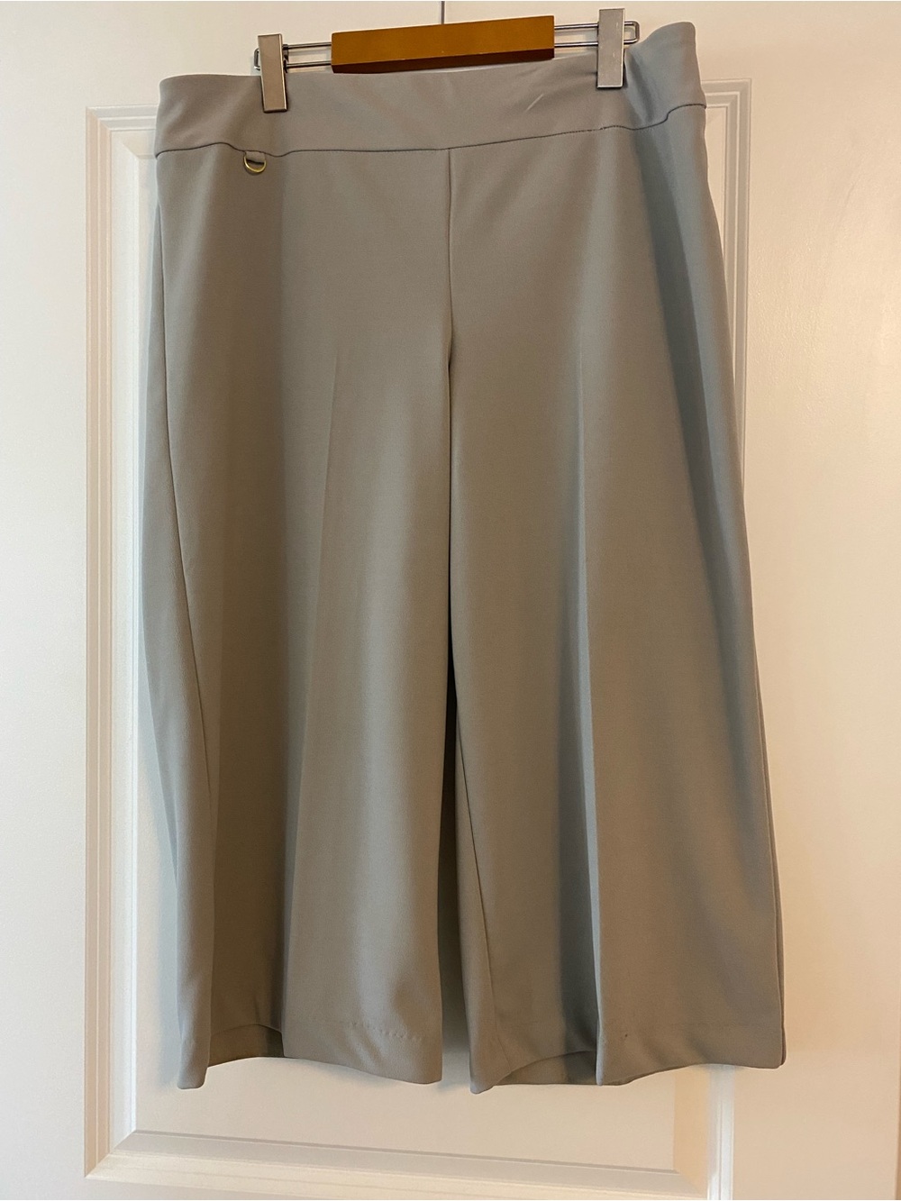 Counterparts Light Gray pull on wide leg pull on size 12 capris now just 15.00